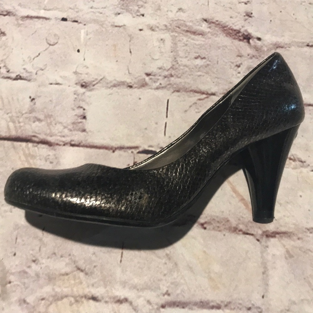 Pumps - Picture 6 of 6